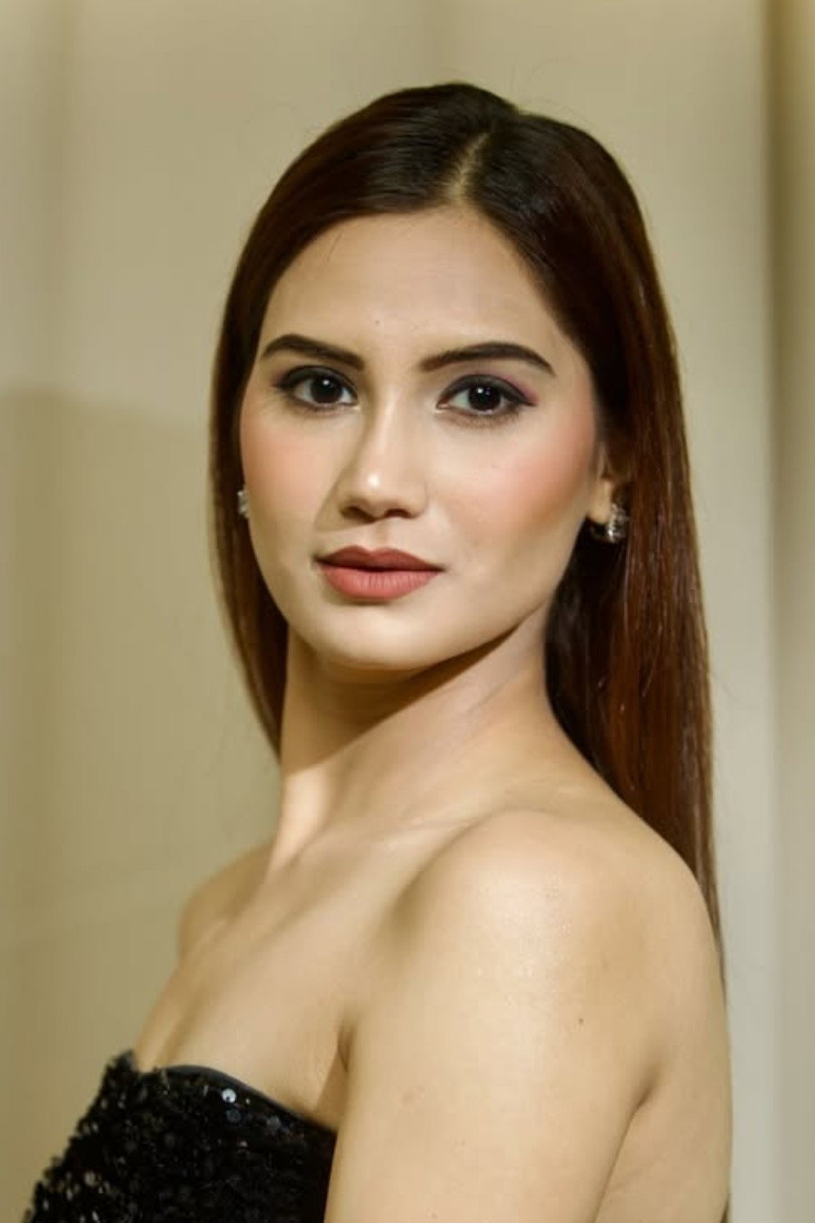 Элина Коул