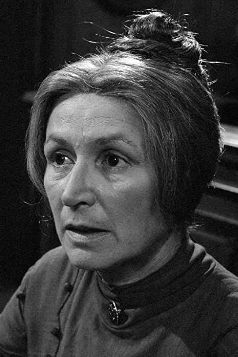 Нина Попеликова
