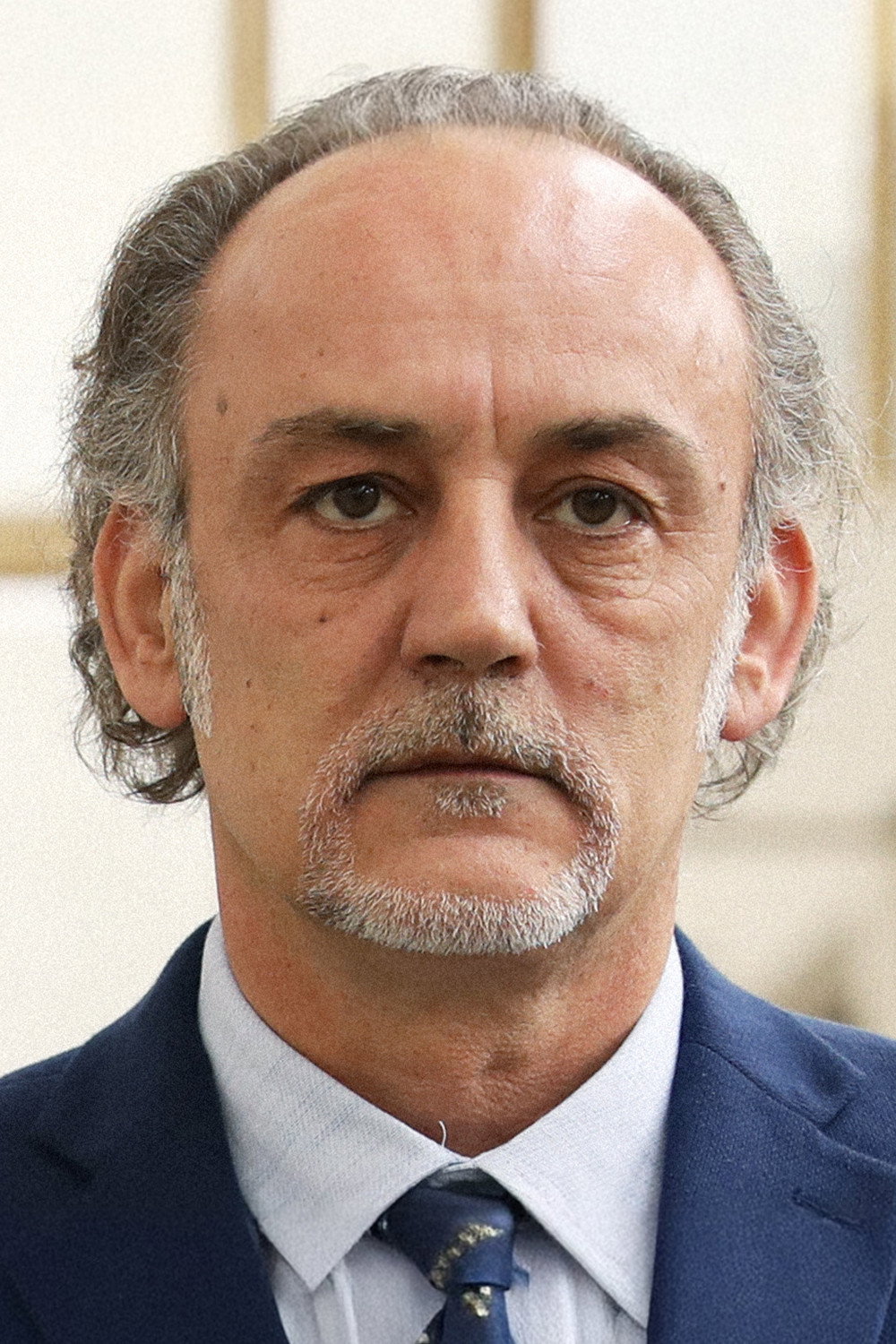 Шкумбин Истрефи