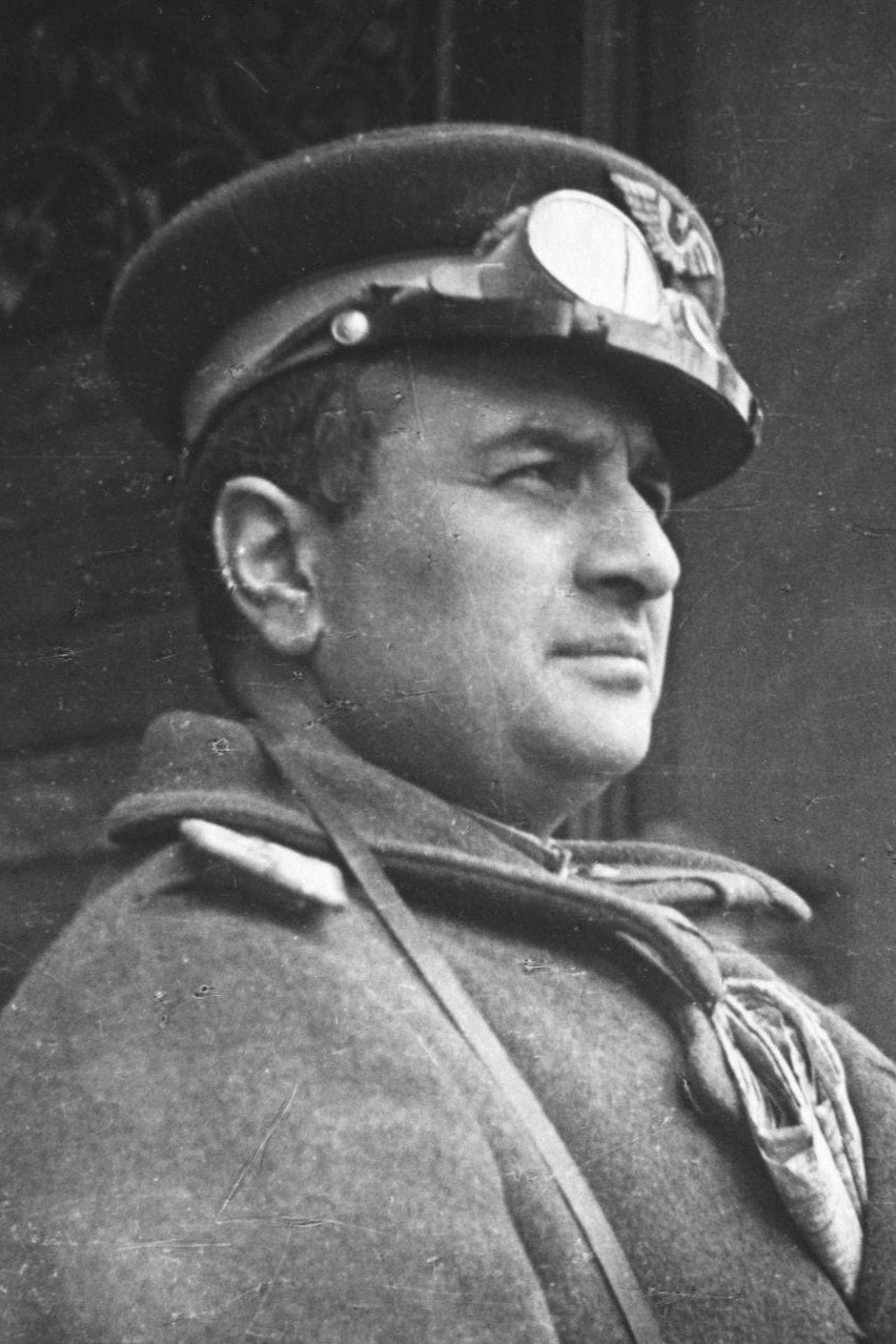 Леон Сааков