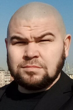 Юрий Петров